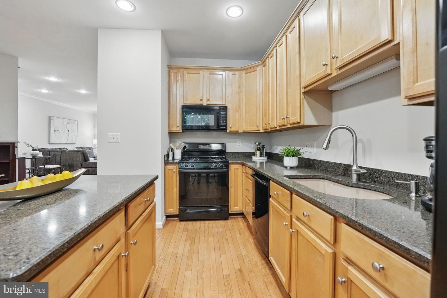 6454 Waterfield Road photo 9