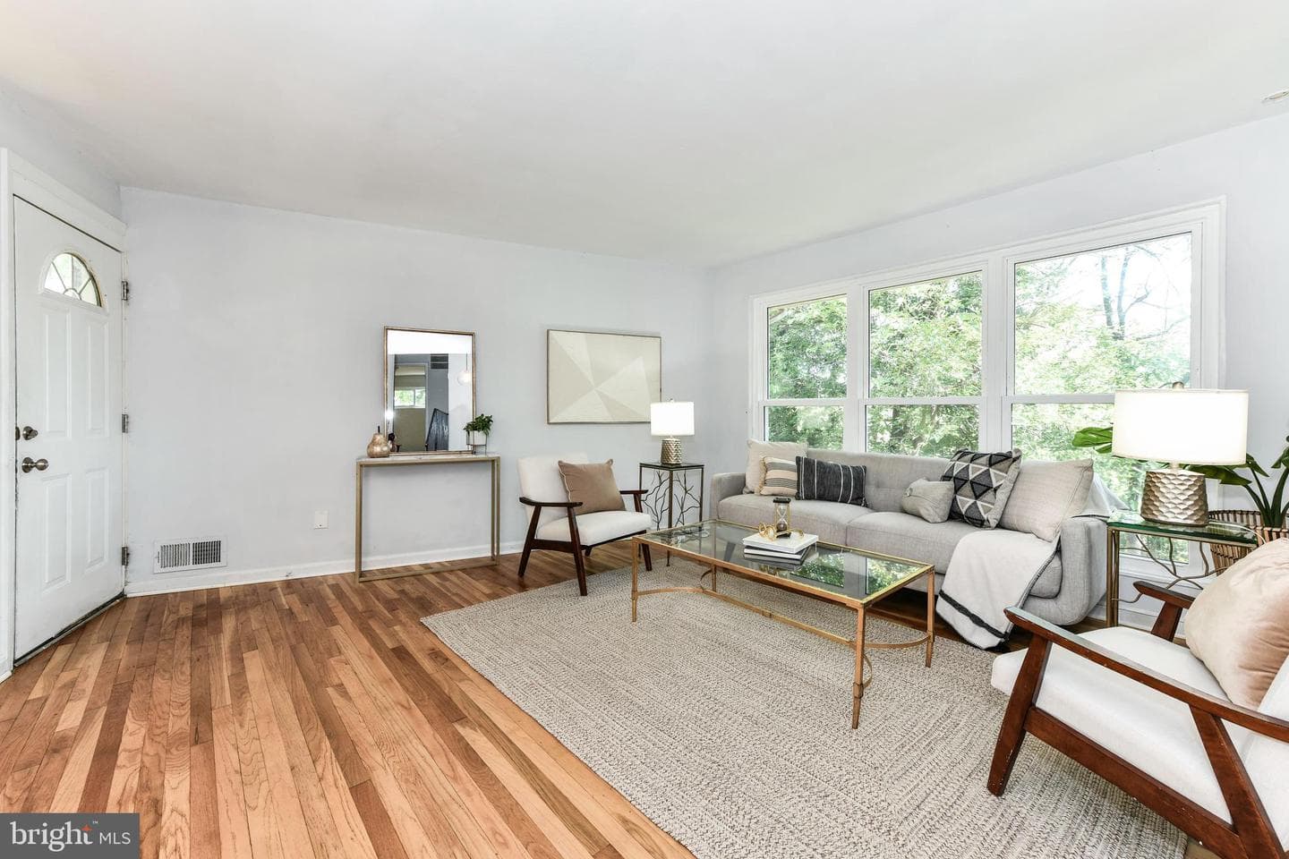 6322 Phyllis Lane photo 4