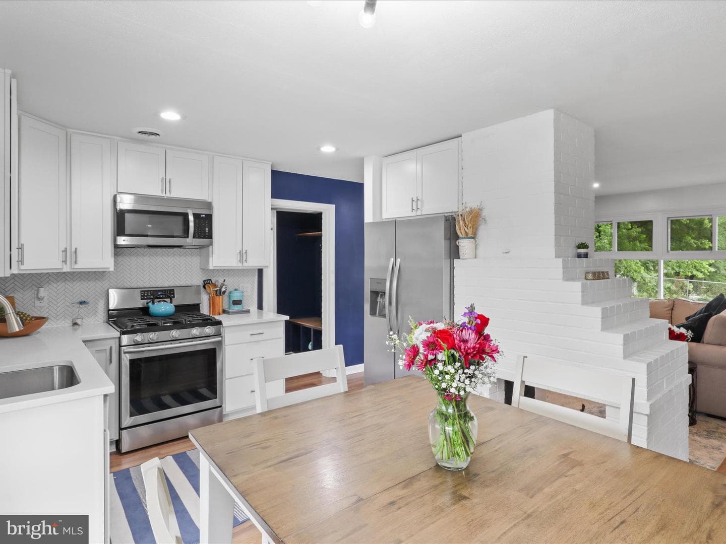 5902 Amelia Street photo 6