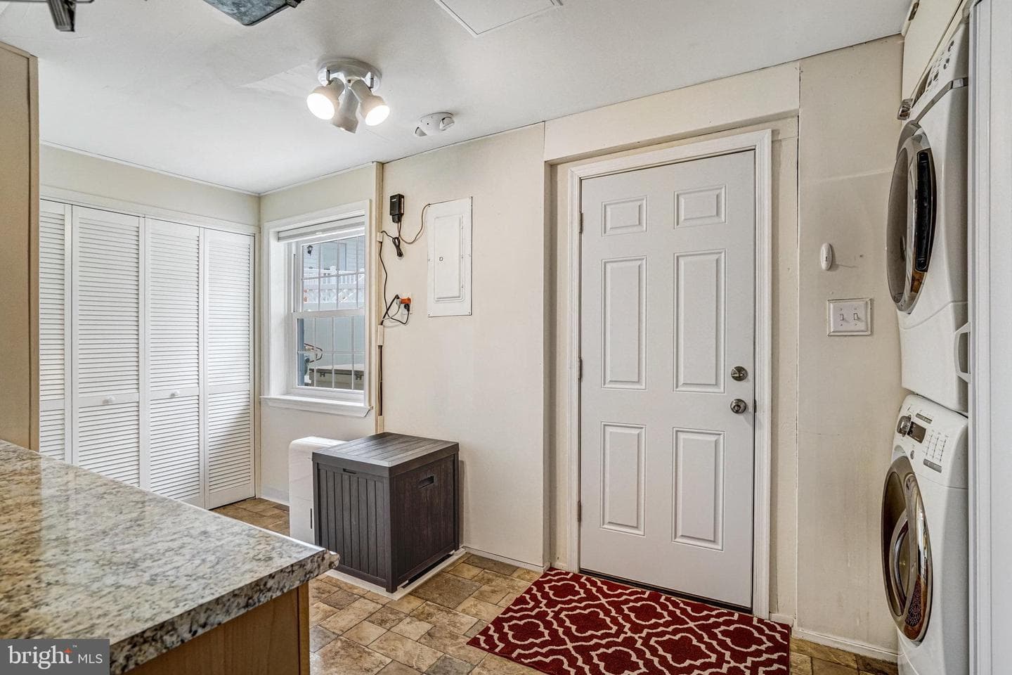 5901 Wivenhoe Court photo 32