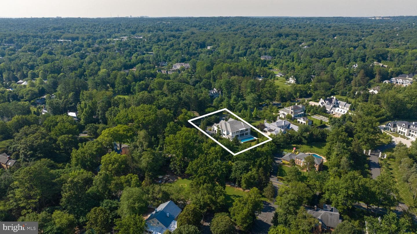 1102 Chain Bridge Road photo 47
