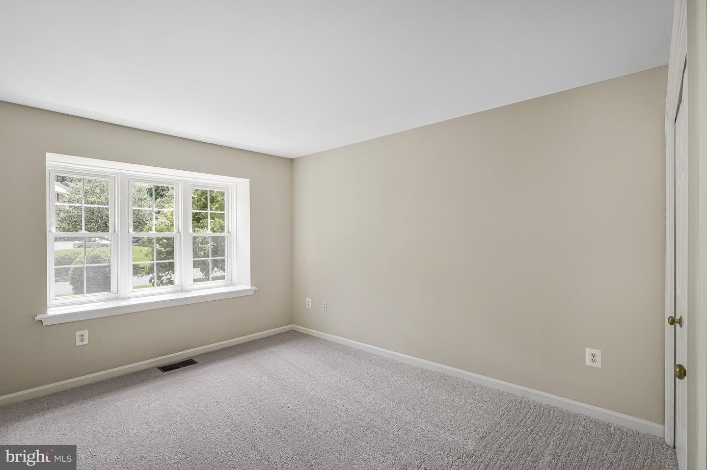 8530 Raglan Road photo 32