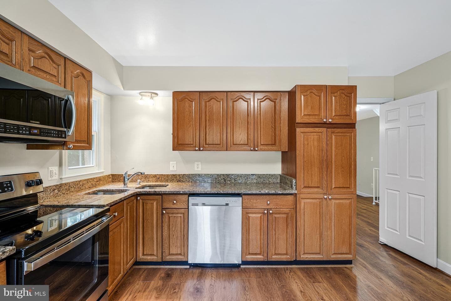 8530 Raglan Road photo 7