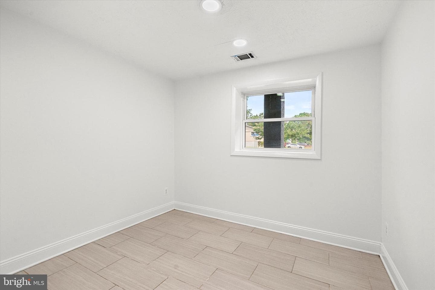 4703 Lawrence Street photo 21