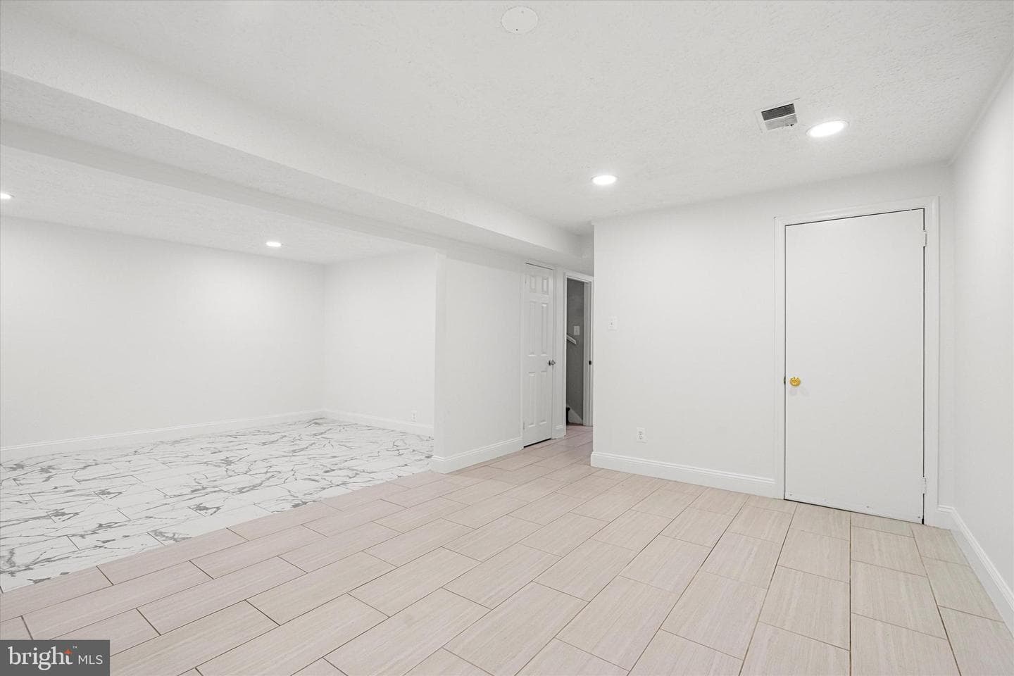 4703 Lawrence Street photo 25