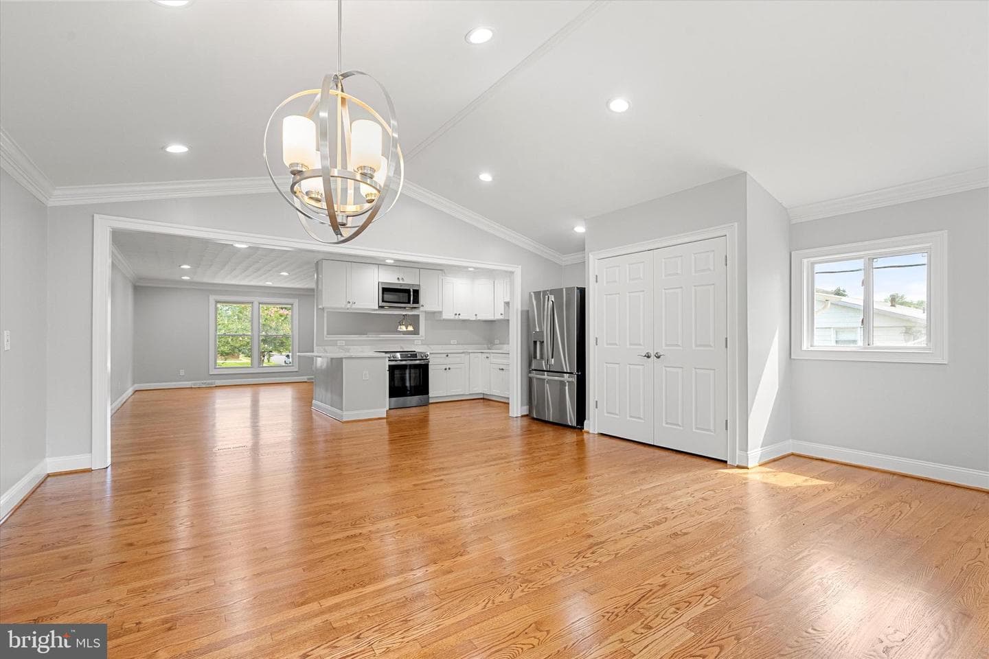 4703 Lawrence Street photo 9