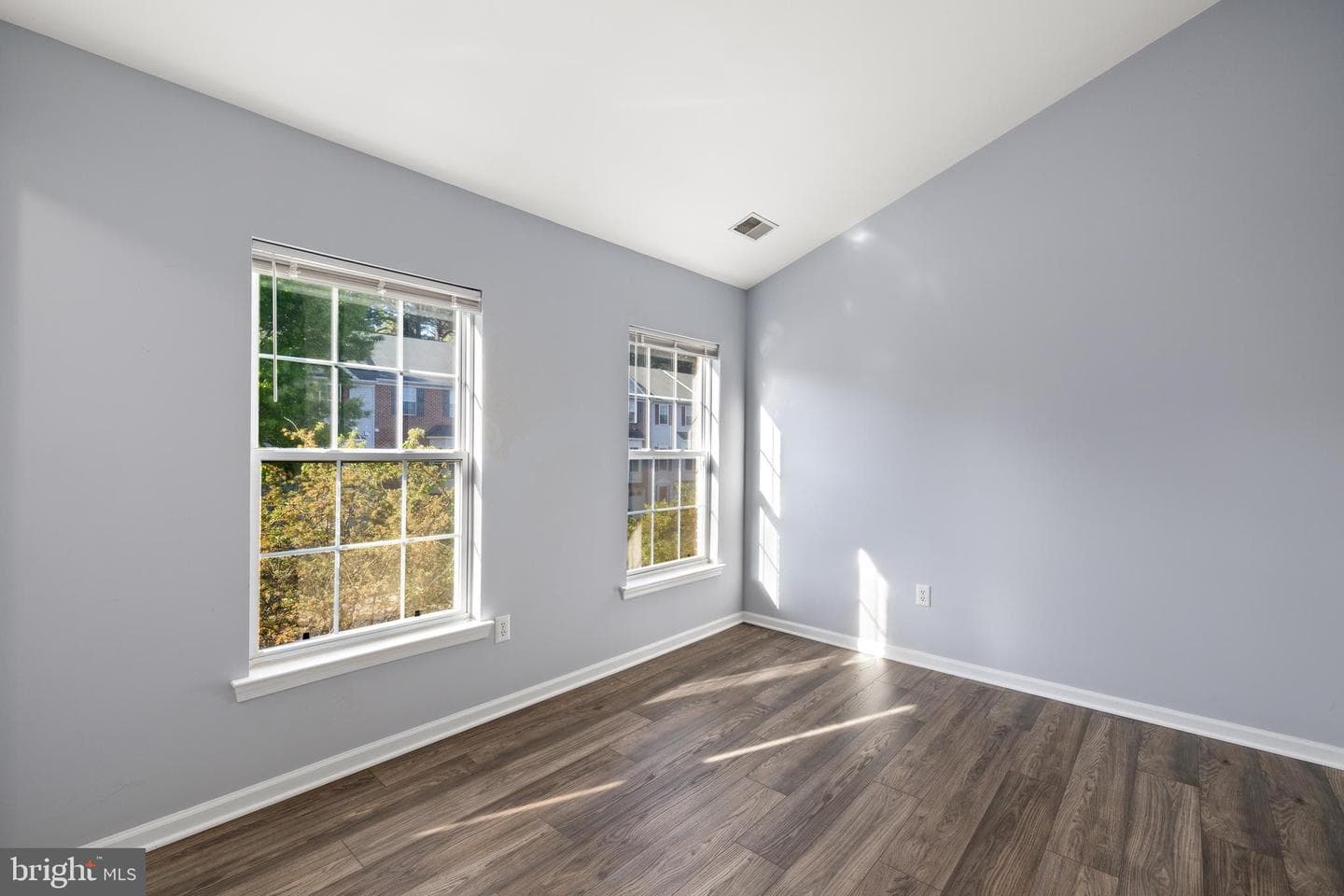 5543 Jowett Court photo 24