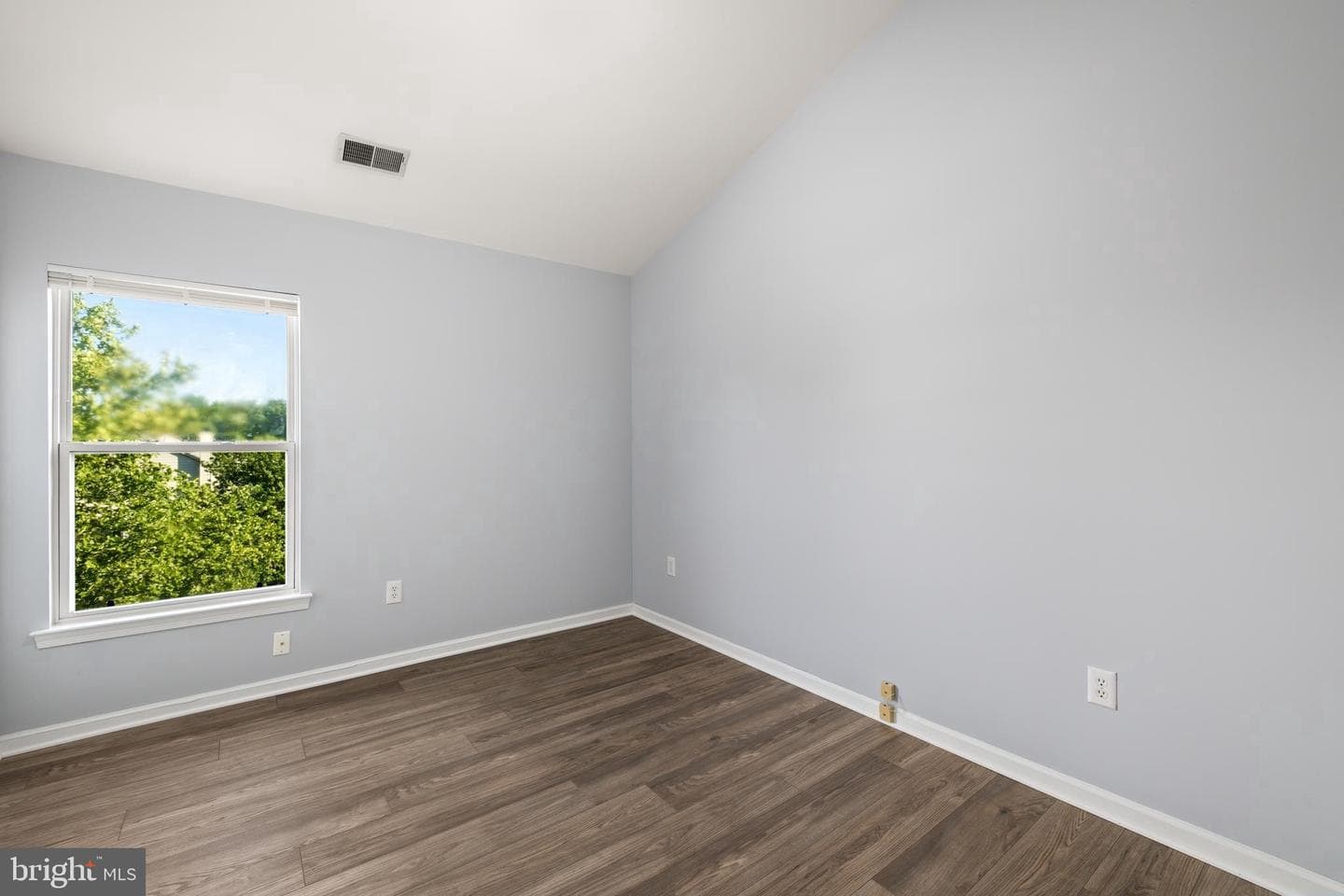 5543 Jowett Court photo 28
