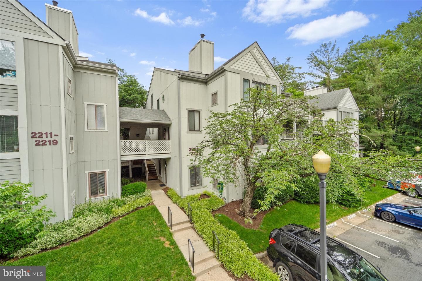 2221 Hunters Run Drive photo 2