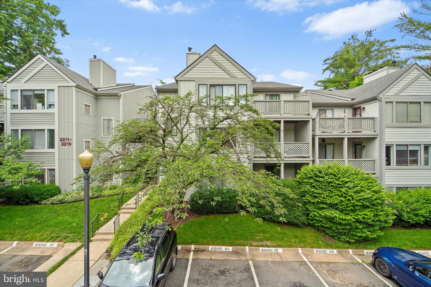 2221 Hunters Run Drive photo 3