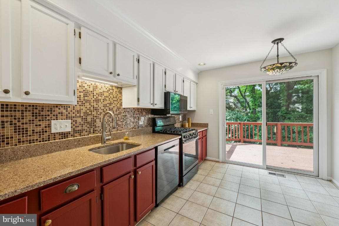 4231 Sleepy Lake Drive photo 8