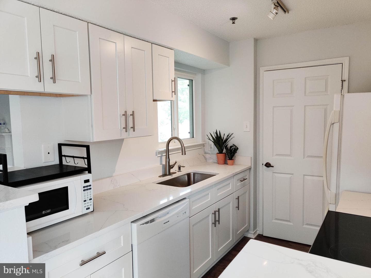 1504 Lincoln Way #305 photo 1