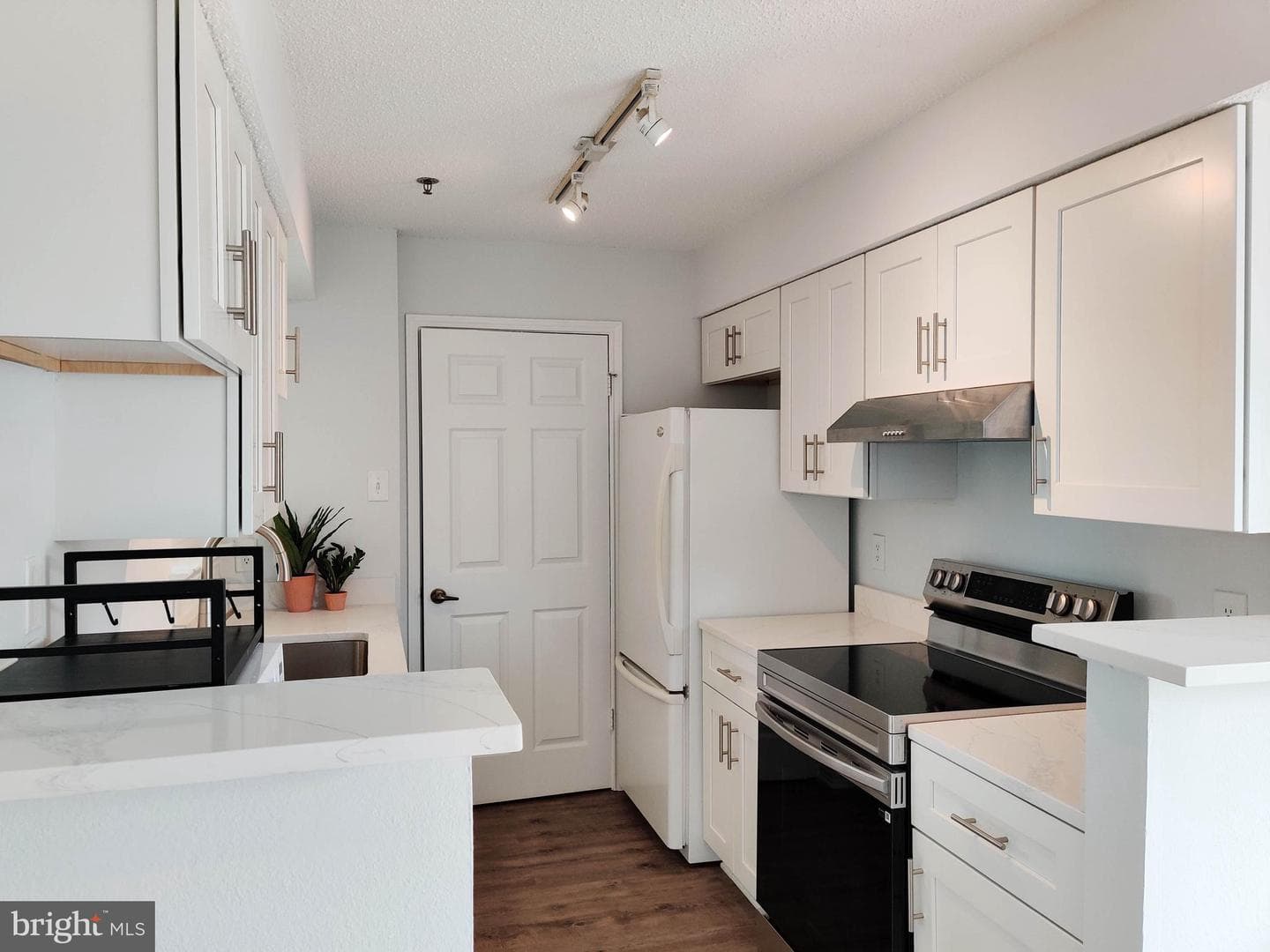 1504 Lincoln Way #305 photo 2