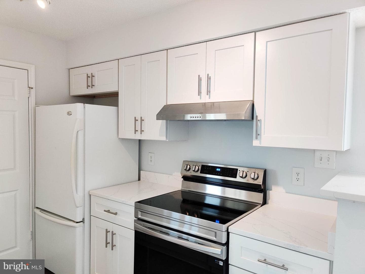 1504 Lincoln Way #305 photo 3