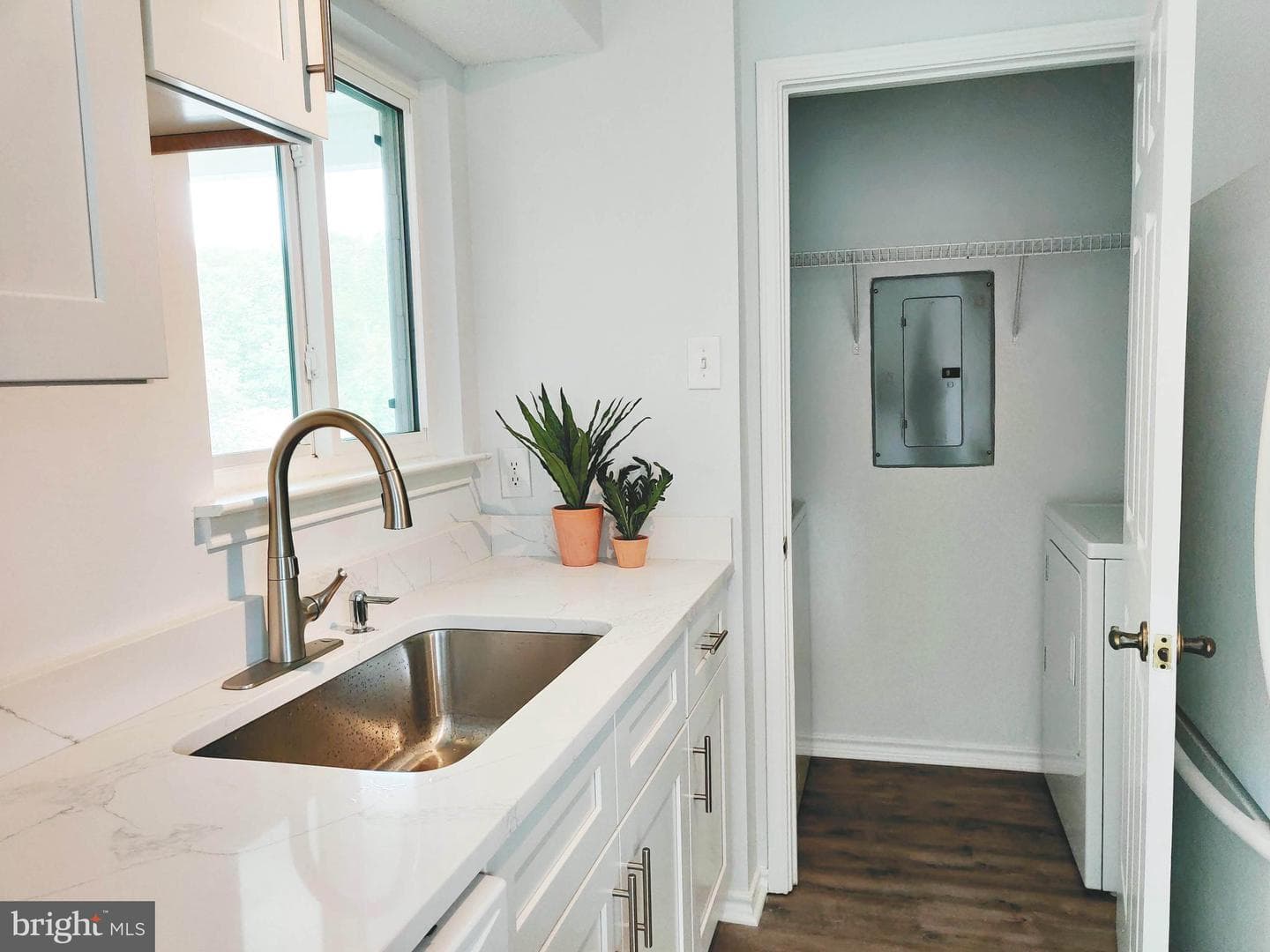 1504 Lincoln Way #305 photo 4