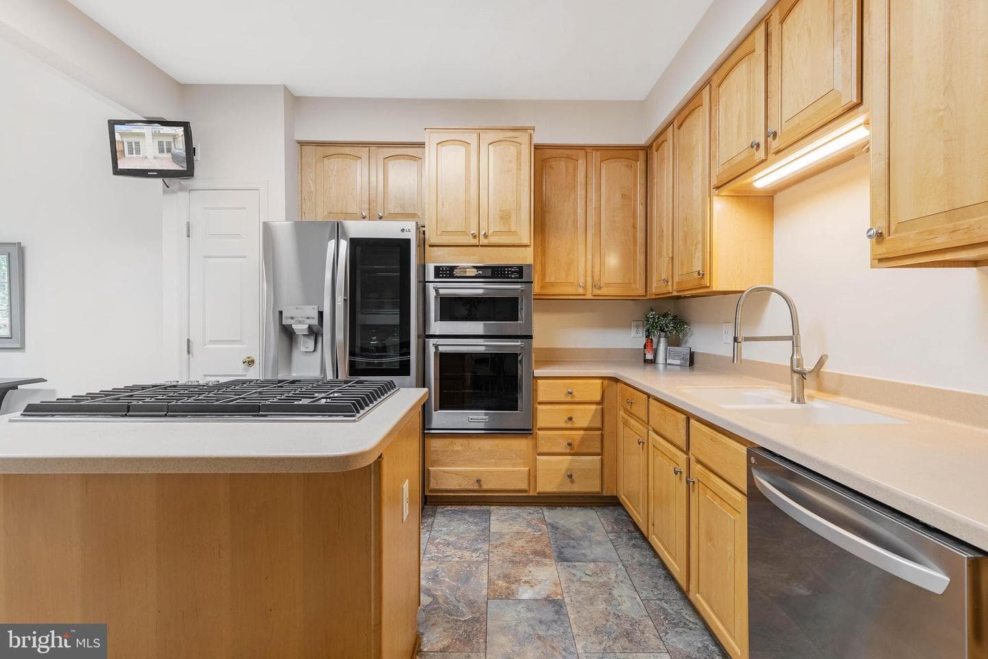 7716 Effingham Square photo 8