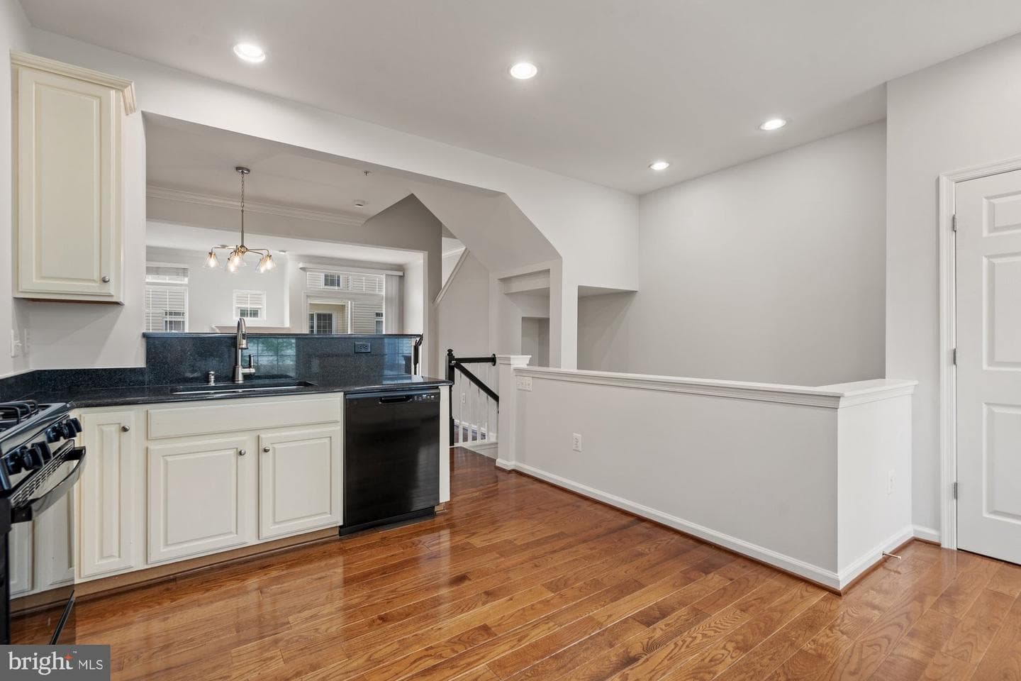 2706 Manhattan Place photo 13