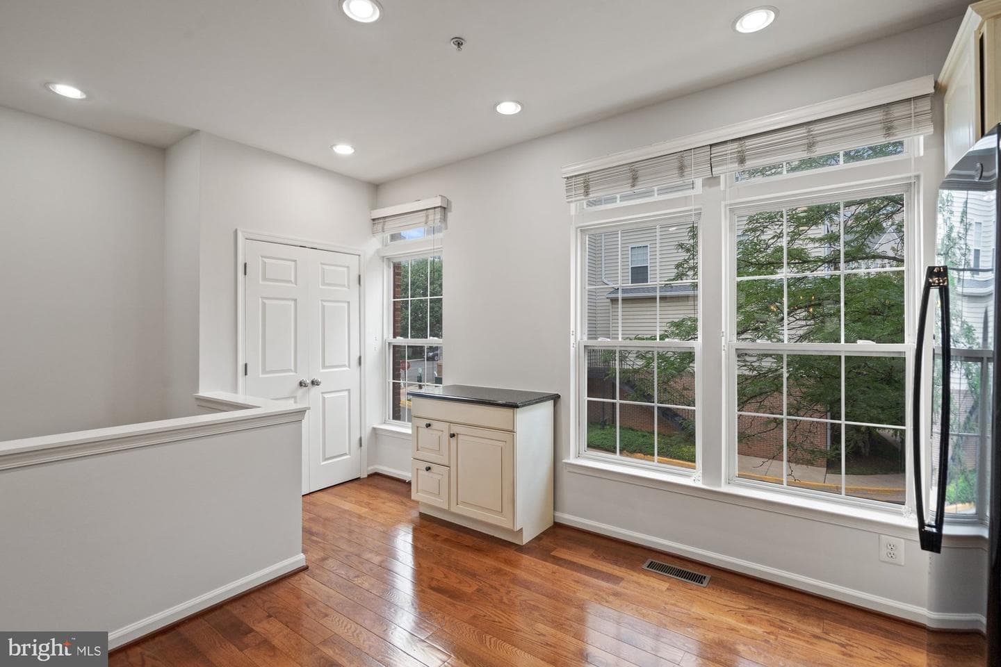 2706 Manhattan Place photo 14