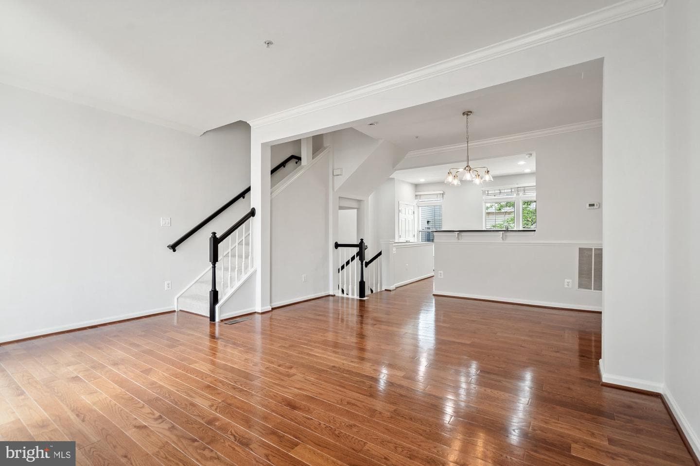 2706 Manhattan Place photo 4
