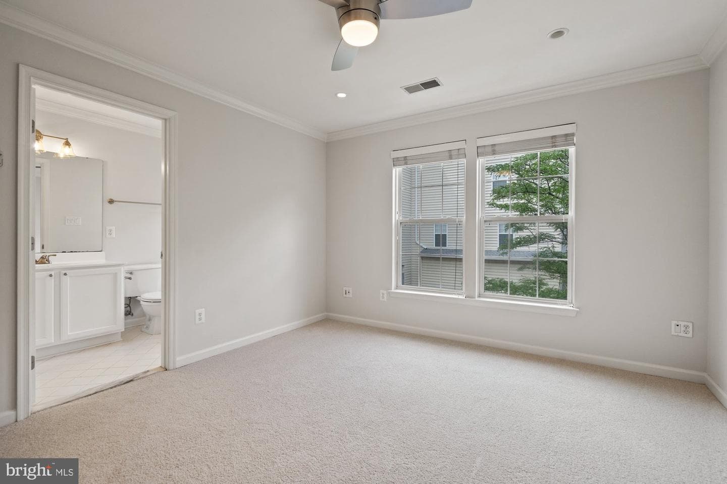 2706 Manhattan Place photo 5