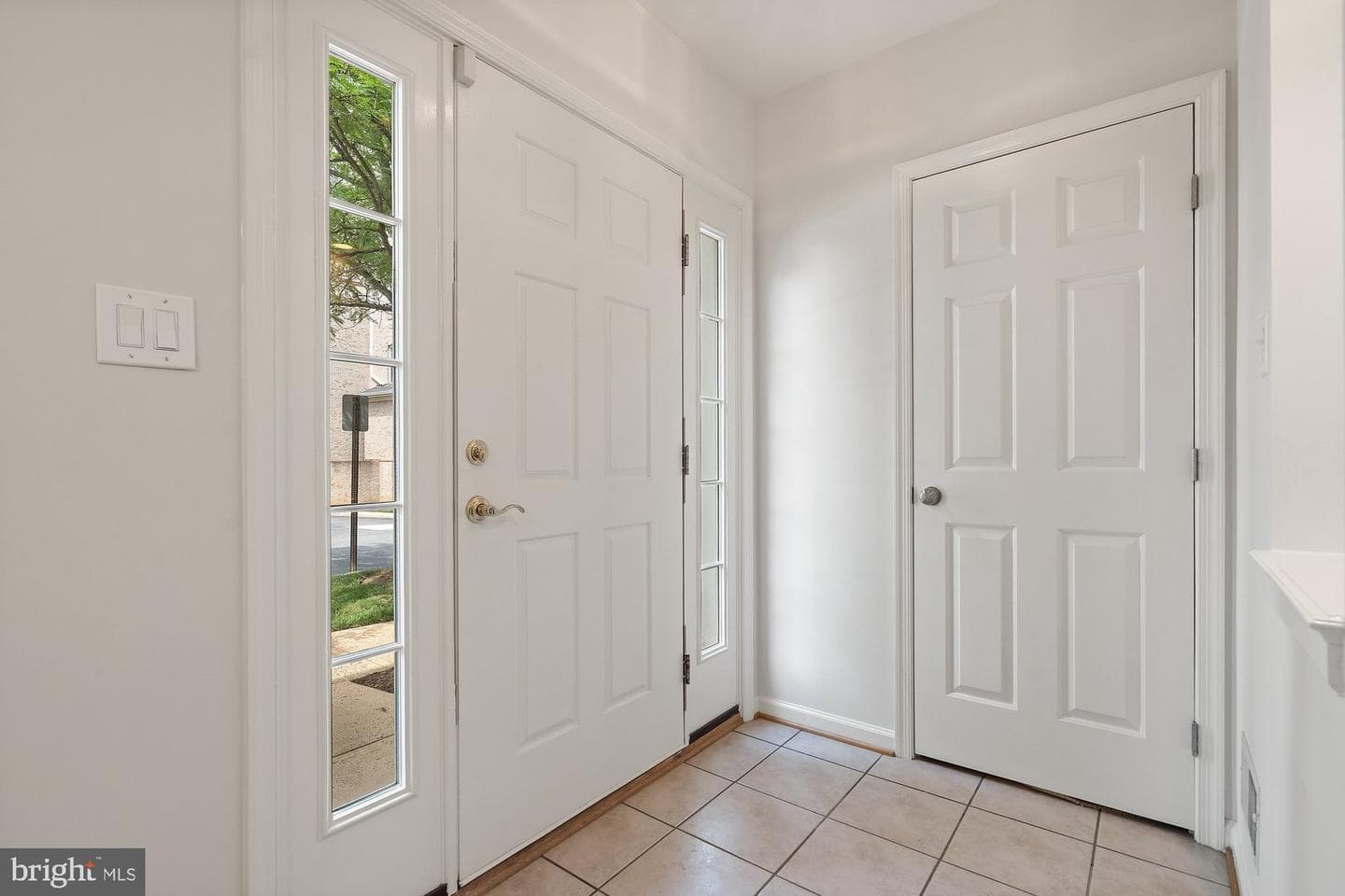 2706 Manhattan Place photo 6