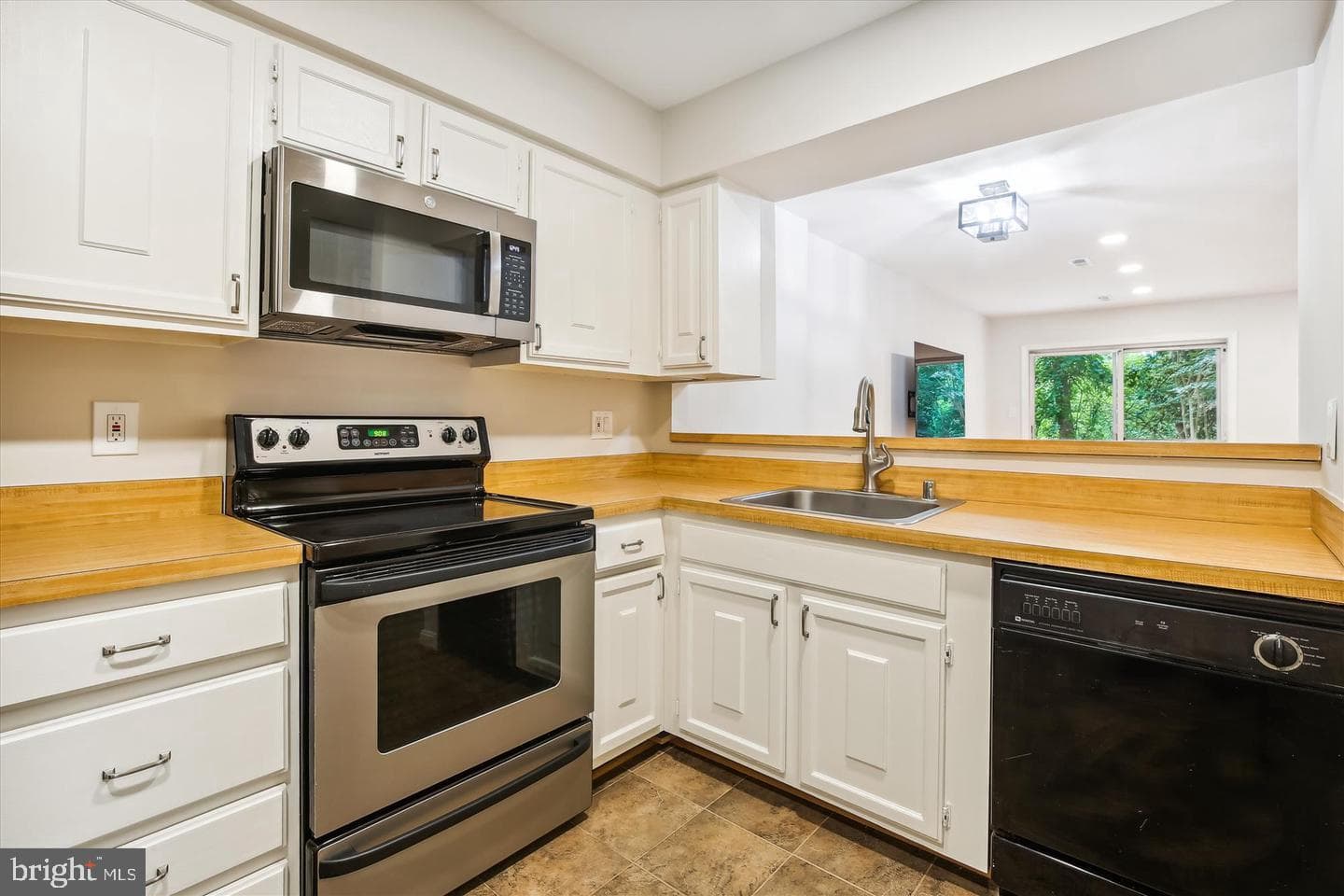 3744 Madison Lane photo 4