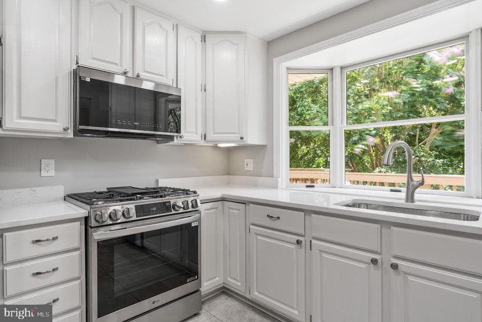 1121 Collingwood Road photo 19