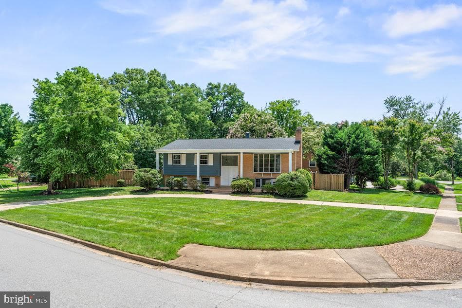 1121 Collingwood Road photo 2