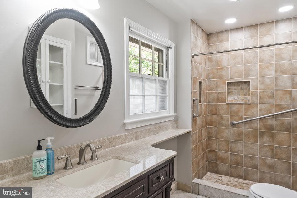 1121 Collingwood Road photo 37