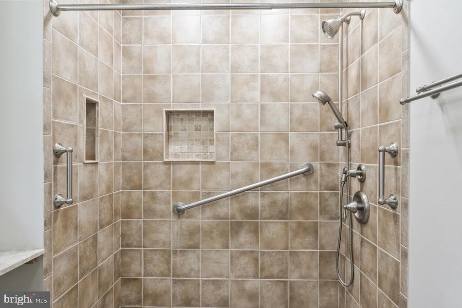 1121 Collingwood Road photo 38
