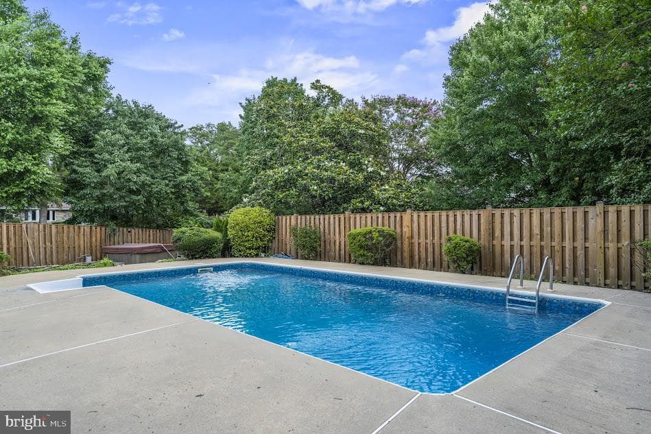 1121 Collingwood Road photo 4