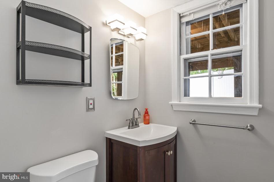 1121 Collingwood Road photo 50