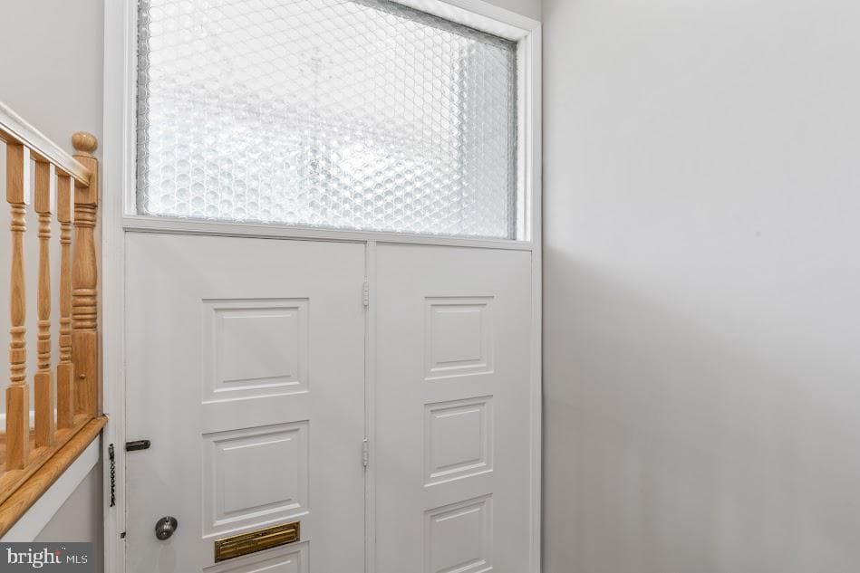 1121 Collingwood Road photo 6