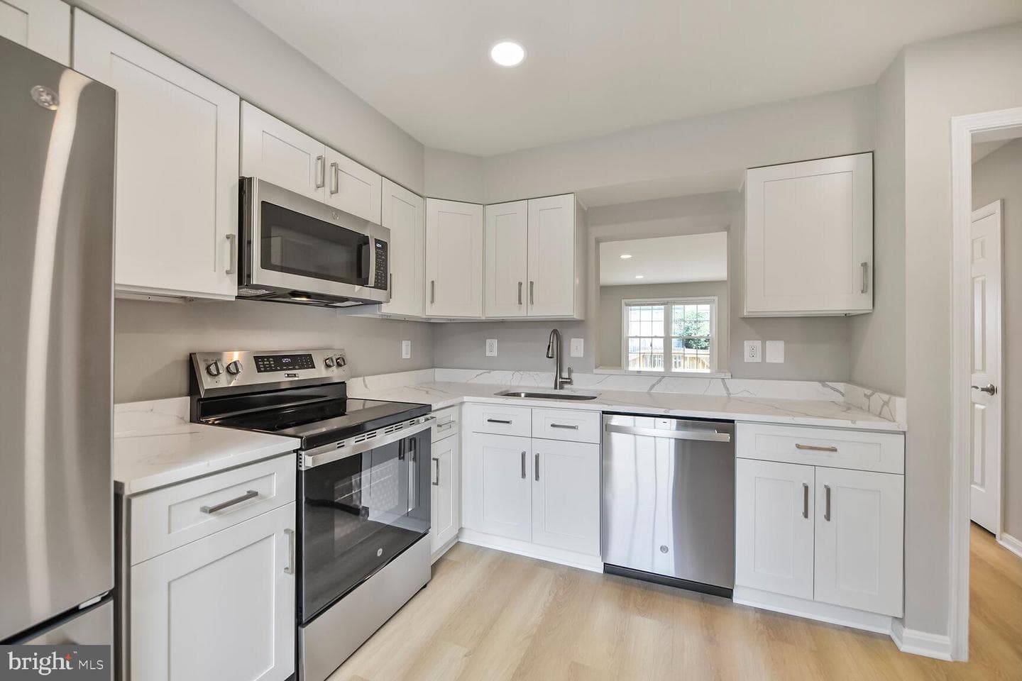 982 Branch Drive photo 6