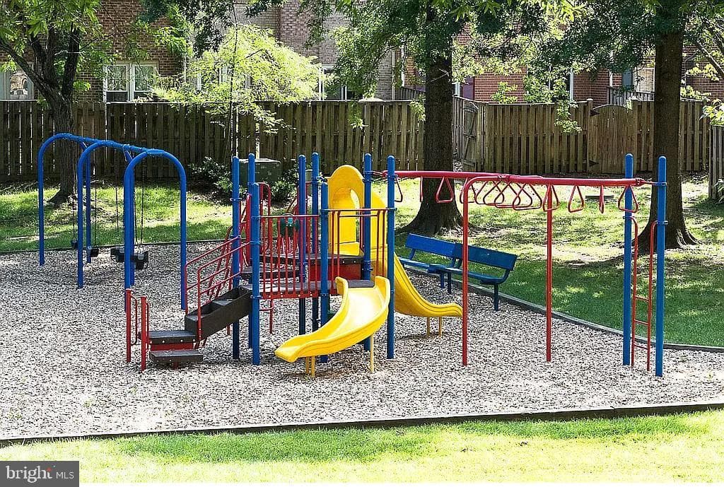 8259 Cedar Landing Court photo 40