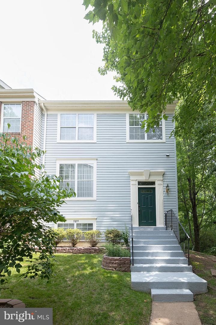 5819 Stream Pond Court photo 1