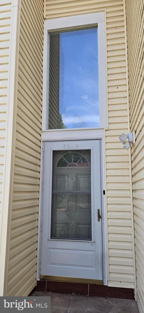 350 Juniper Court photo 2