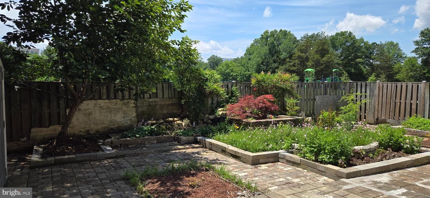 350 Juniper Court photo 51