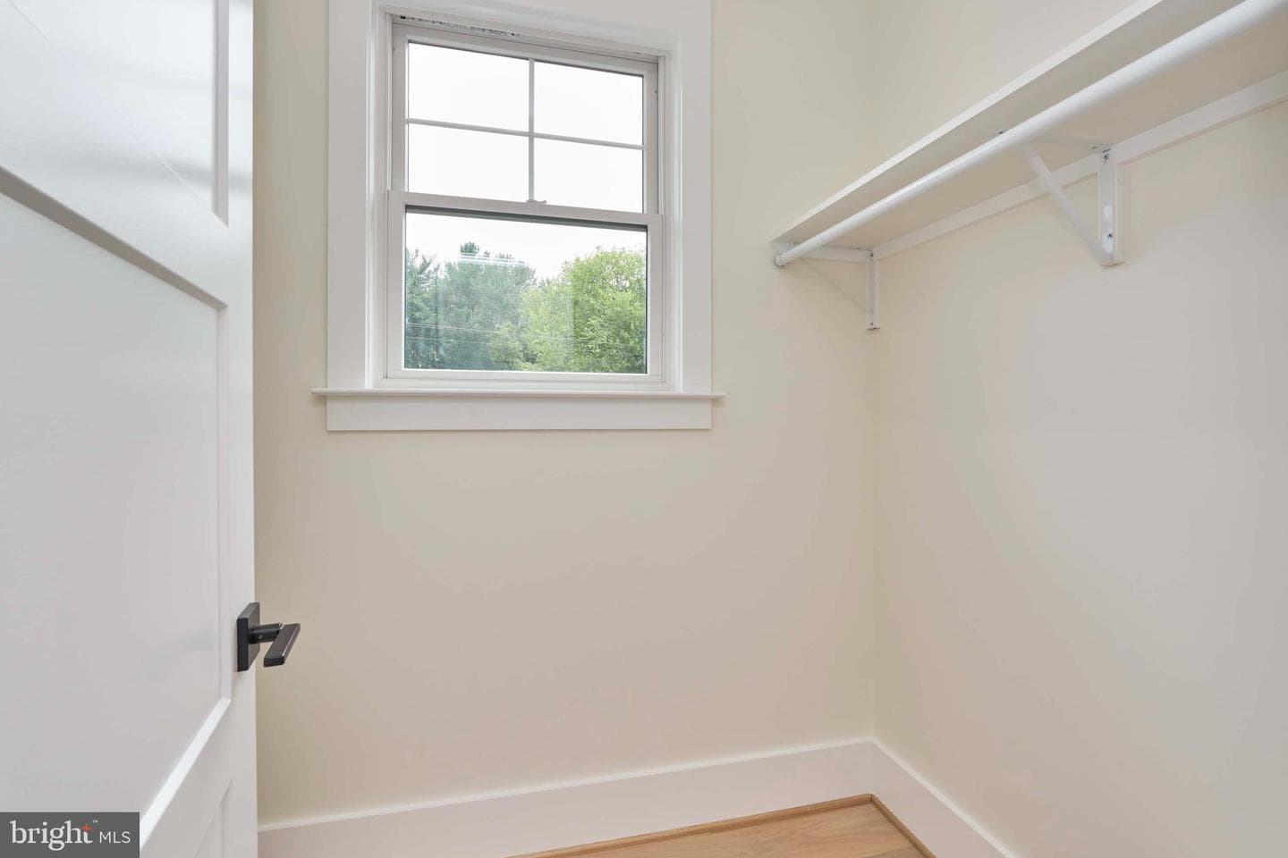 517 Walker Street SW photo 25