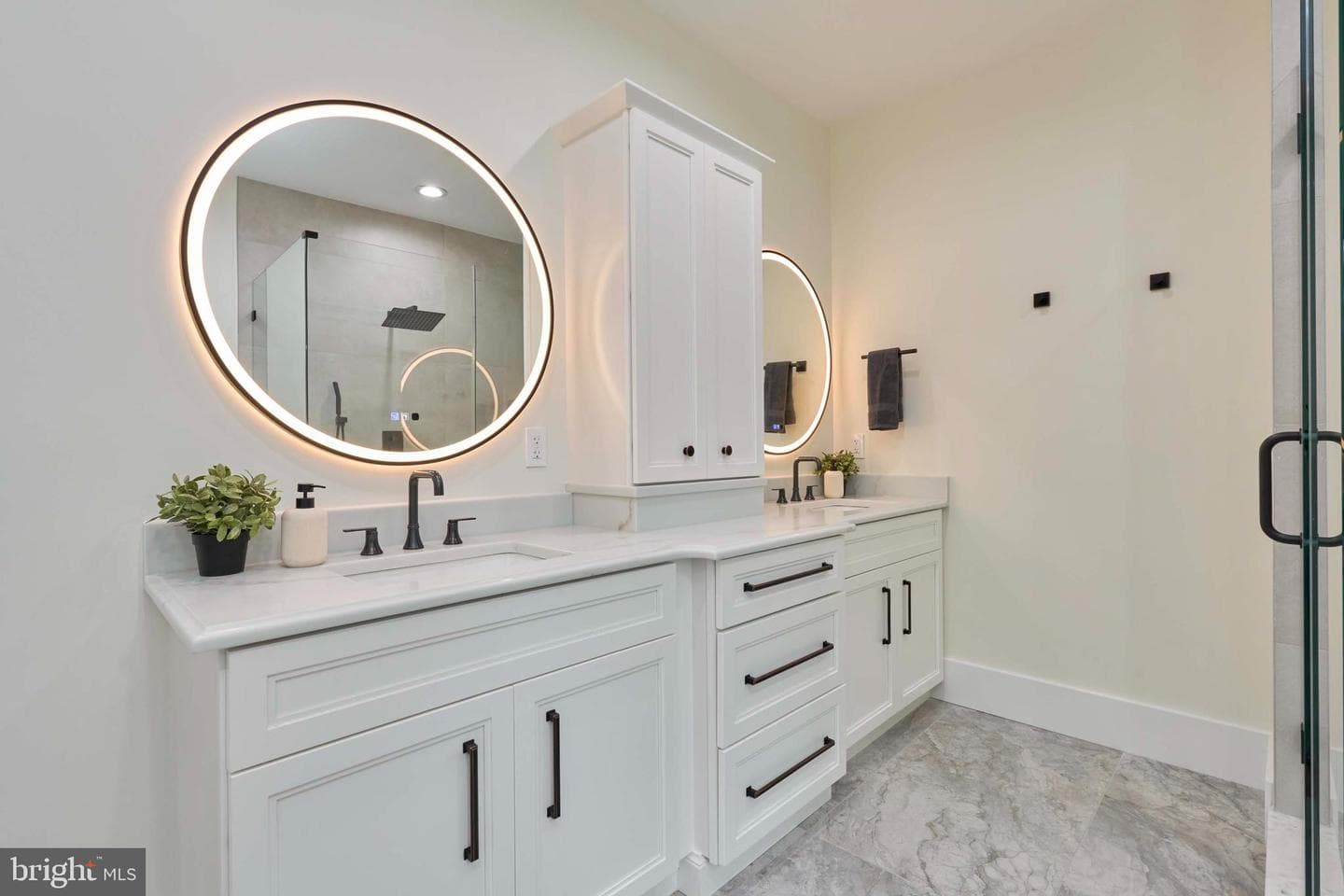517 Walker Street SW photo 38