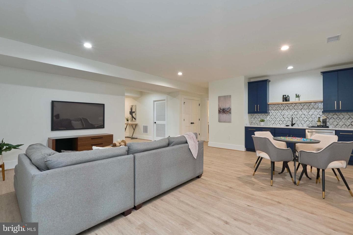 517 Walker Street SW photo 43