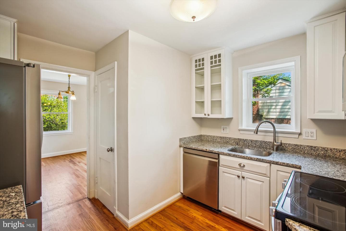 5909 Frederick Street photo 18