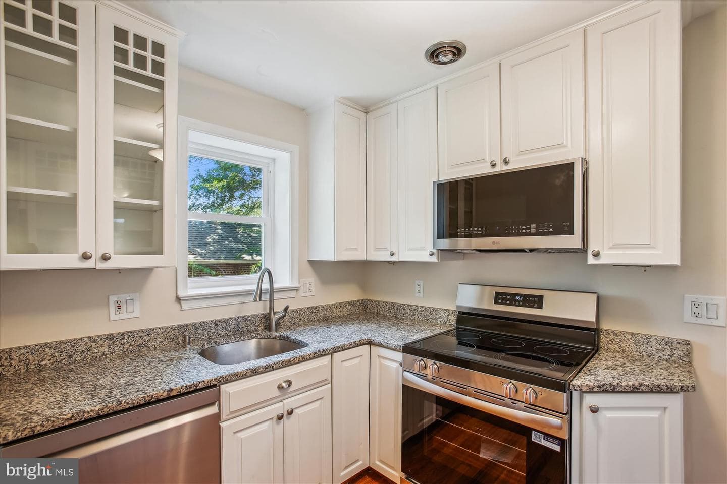 5909 Frederick Street photo 19