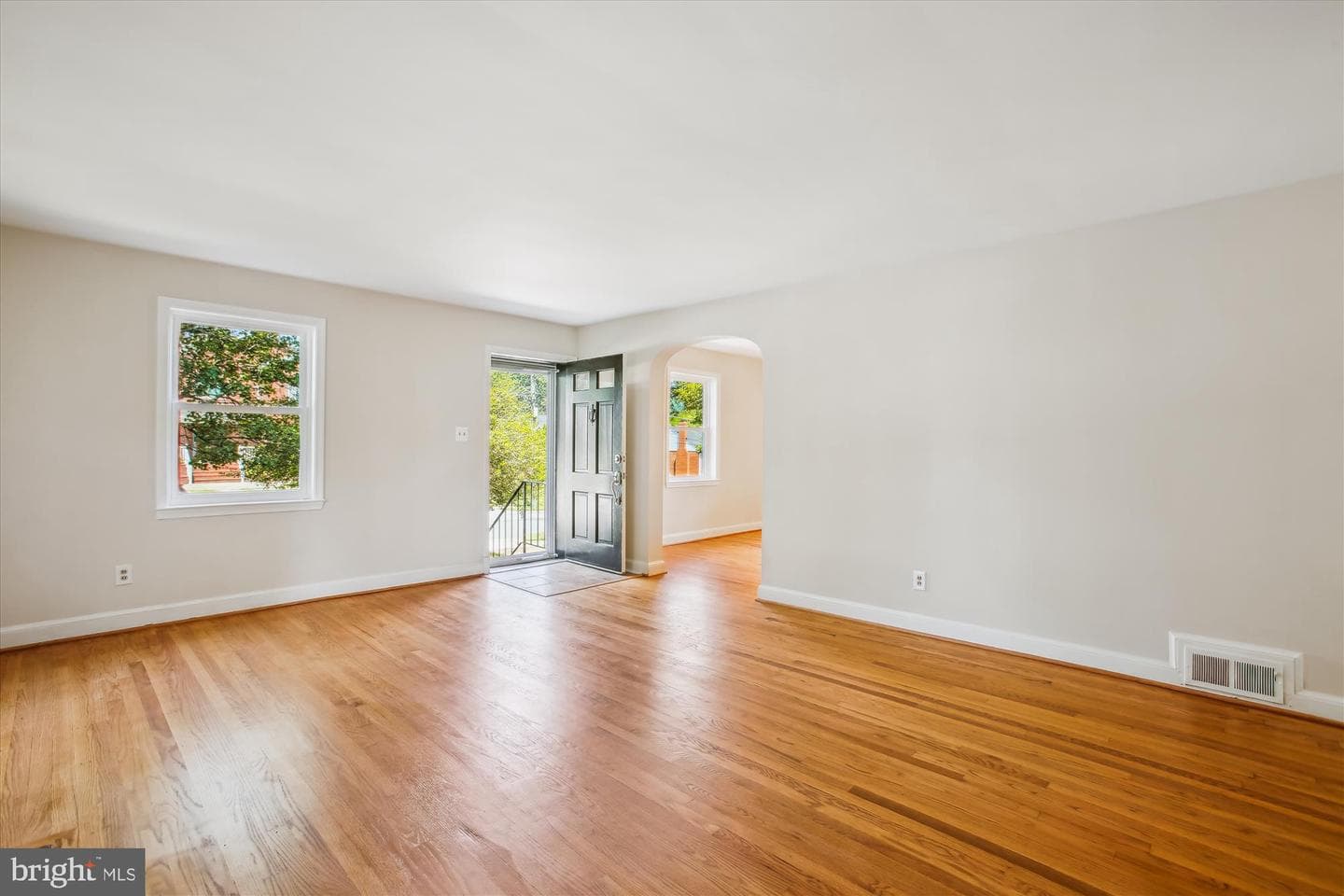 5909 Frederick Street photo 2