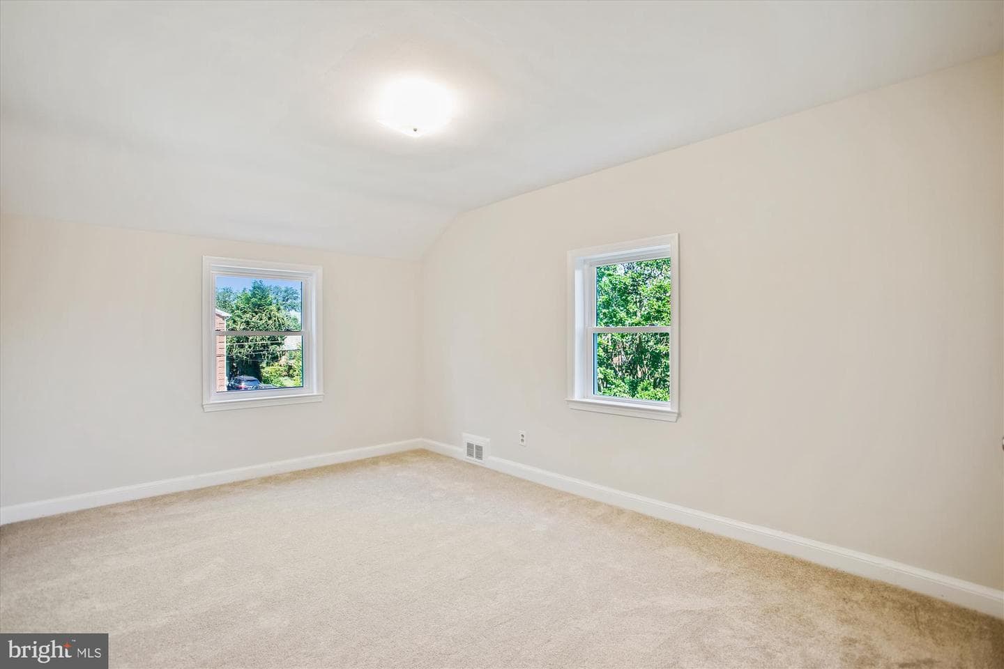 5909 Frederick Street photo 25