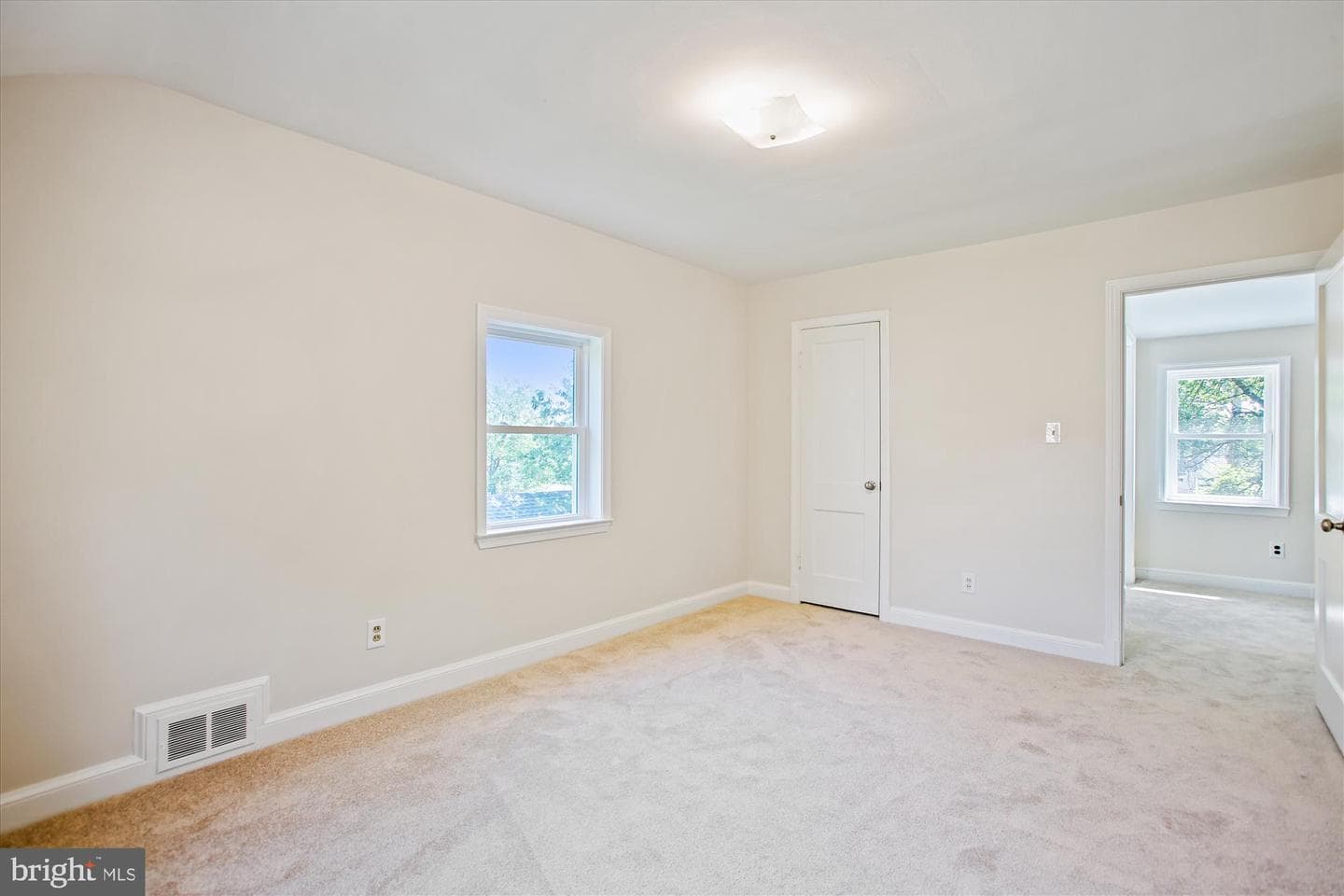 5909 Frederick Street photo 26