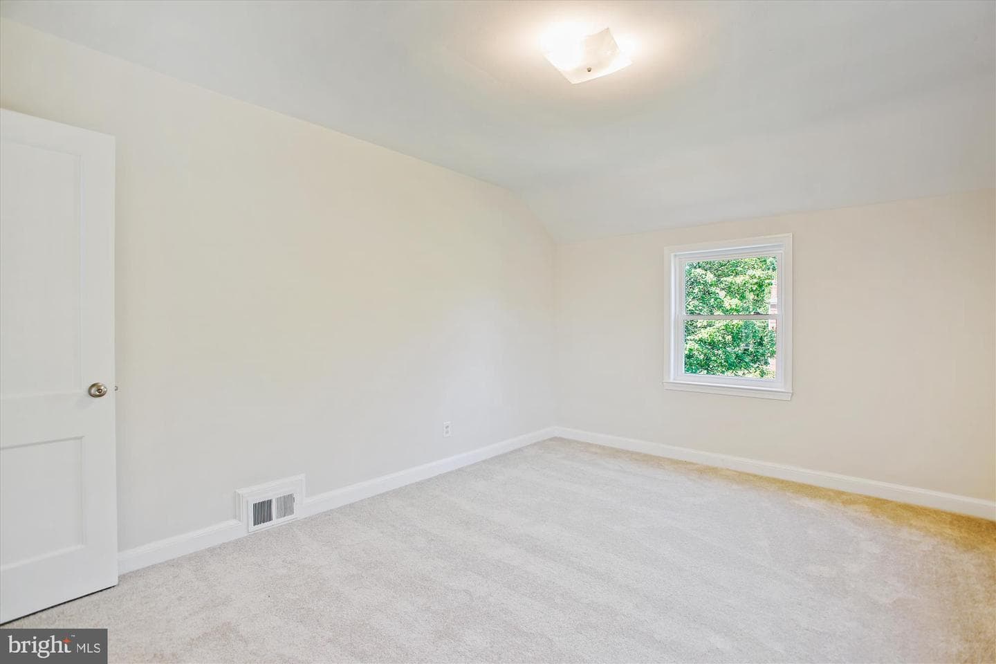5909 Frederick Street photo 27