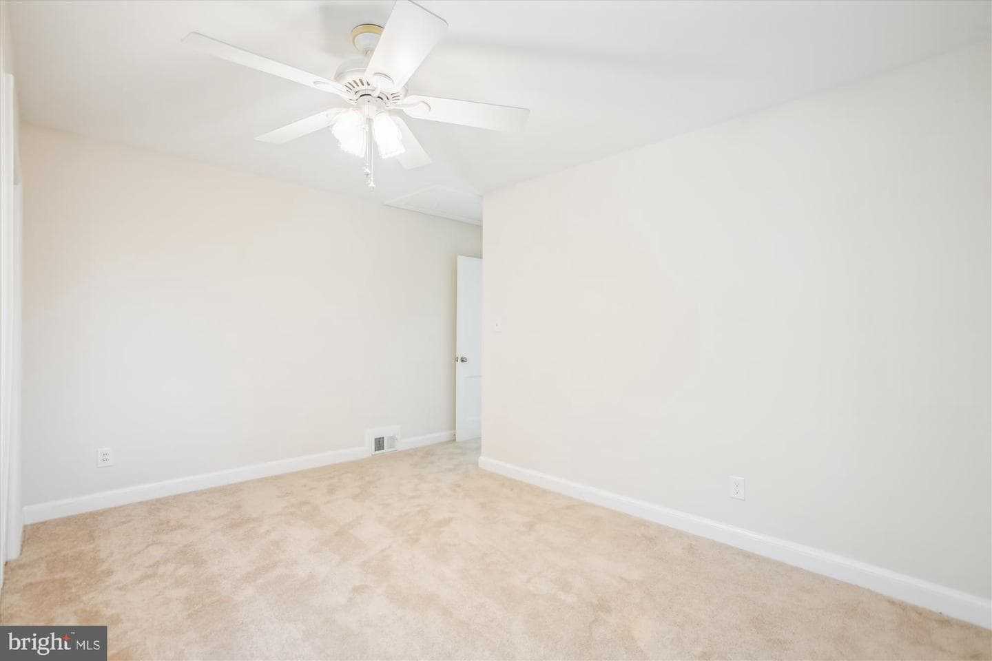 5909 Frederick Street photo 29