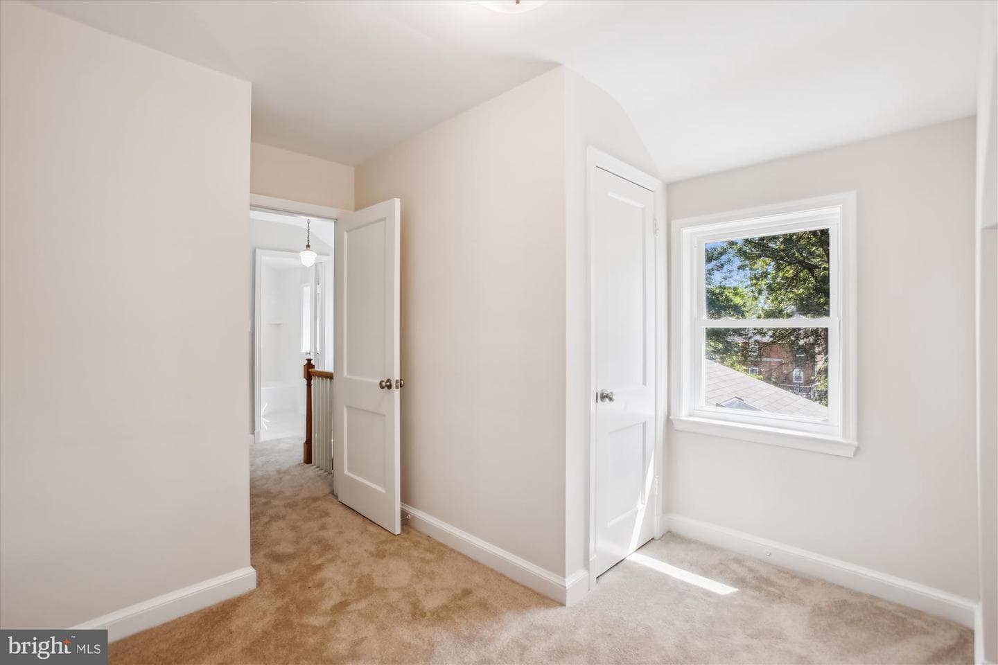 5909 Frederick Street photo 32