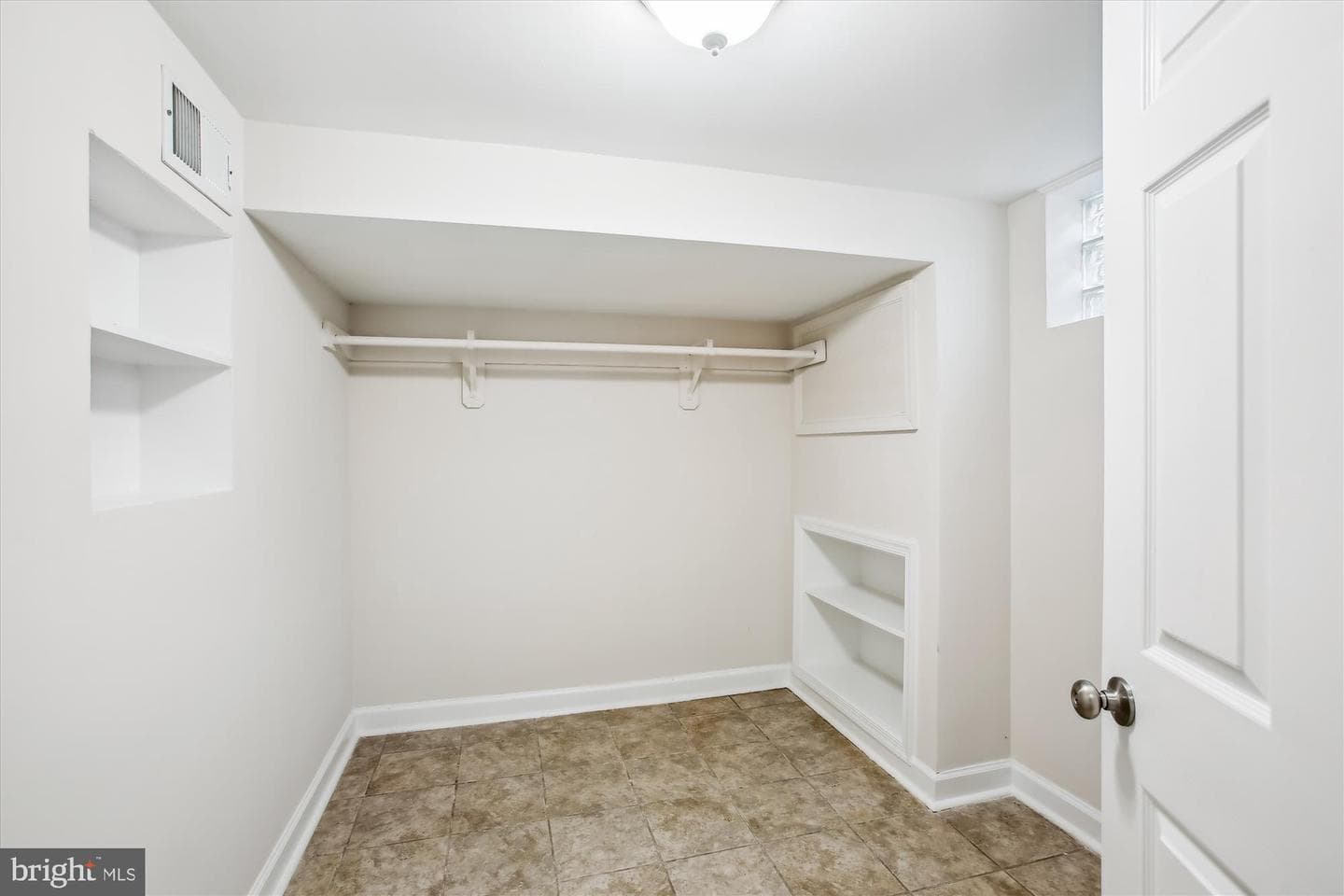 5909 Frederick Street photo 41